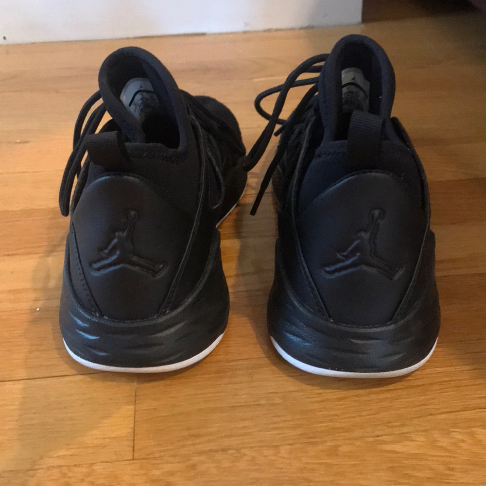 Sneakers - Picture 3 of 5